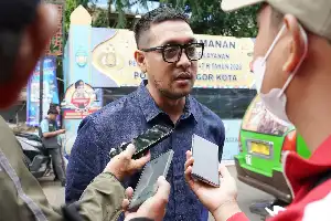 El Concejo Municipal de Bogor destaca la presunta usurpación de terrenos públicos para el servicio de valet del Restaurante Aroem
