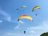 A la espera del estudio de viabilidad para el turismo inaugural de parapente en el monte Gedor, ciudad de Serang