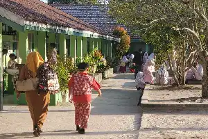 Anticipating Haze Impact, East Kotawaringin Regency Allows Schools to Implement Learning from Home