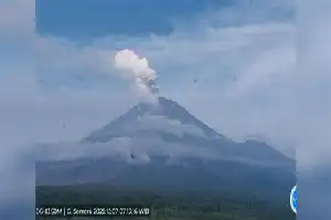 Gunung Semeru Erupsi Kembali, PVMBG Perketat Zona Larangan Aktivitas
