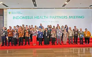 El Ministerio de Salud y la Comunidad de Jóvenes Refuerzan la Recuperación de Instalaciones Sanitarias en Sumatra