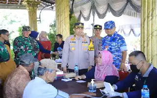 TNI-Polri Synergy Secures Wedding Reception in Cikalahang Village