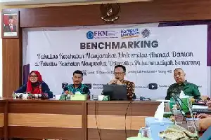 Tingkatkan Kapasitas Skrining, Mahasiswa FKM UAD Bekali Kader Kesehatan Caturharjo Keterampilan Medis