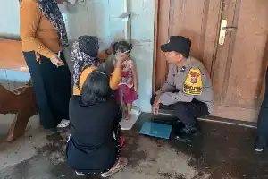 Kebonagung Village Bhabinkamtibmas Guards Integrated Health Services for Residents