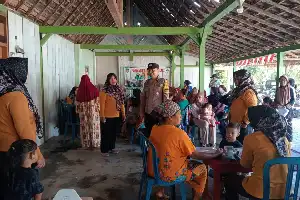 Dorong Kesehatan Masyarakat, Bhabinkamtibmas Desa Kebonagung Kawal Layanan Posyandu ILP