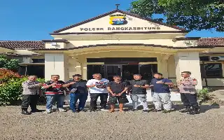 Fin a la fuga en Banten: la Policía de Gunung Malela detiene al autor de una malversación de motocicleta y teléfonos