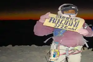 A Proud Achievement: MIN 8 Bone Student Successfully Conquers the Summit of Mount Rinjani