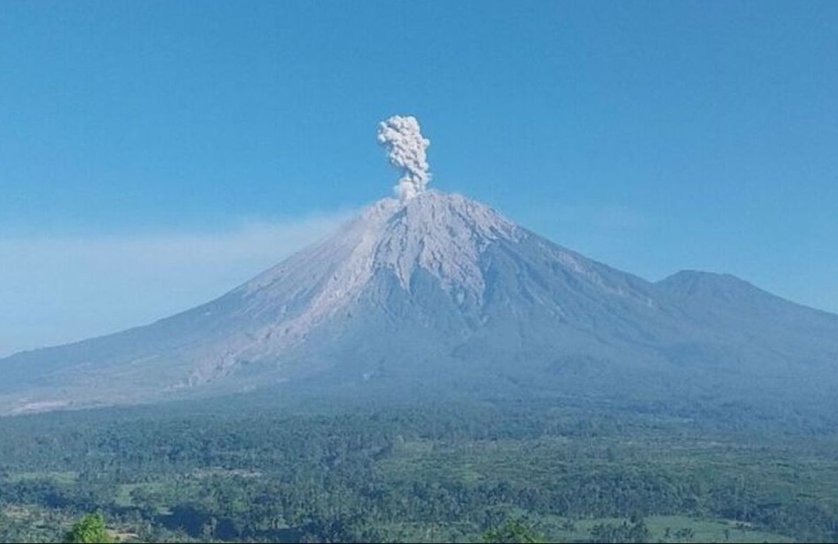Aktivitas Vulkanik Semeru Meningkat: Pakar UGM Wanti-wanti Bahaya Laten Banjir Lahar