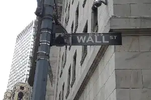 Investment Rotation Shakes Wall Street: Nasdaq Index Weakens as Conventional Stocks Strengthen