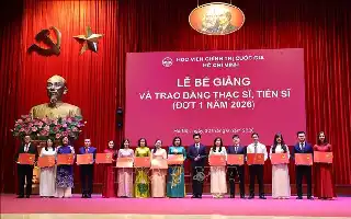 La Academia Política Nacional Ho Chi Minh confirma a 196 graduados de maestría y doctorado de la primera promoción de 2026
