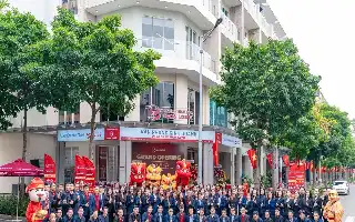 Fortaleciendo servicios, la bolsa de propiedades Nam Long inaugura oficina estratégica en Thu Thiem