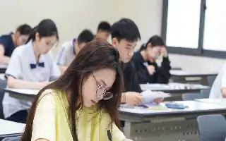 Universidad de Tecnología de la Información establece un umbral de admisión de 22 puntos para el año académico 2026
