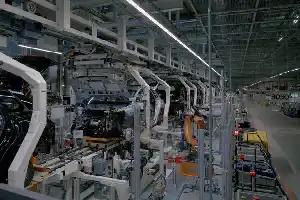 Economista advierte sobre el impacto negativo de la política de neutralidad tecnológica en la industria automotriz alemana