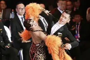 Dominio de los atletas de danza vietnamitas: La pareja Anh Minh-Truong Xuan consigue dos oros en el Campeonato de Asia