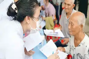 Transformación digital en el tamizaje nacional de salud: Médicos jóvenes de Vietnam amplían el acceso a los servicios