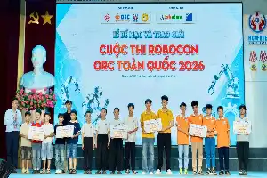 Fomentando el talento de innovación de los estudiantes a través del Club Robocon en la escuela secundaria Trung Vuong