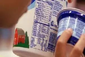 El Ministerio de Salud endurece las normas de etiquetado nutricional en alimentos envasados para la seguridad del consumidor
