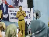 Al revisar los servicios de salud gratuitos junto con el gobernador de Banten, el alcalde de Tangerang invita a los residentes a no temer a la detección temprana