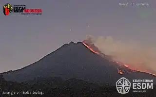 Mount Merapi Spews Incandescent Lava Up to 1.8 Kilometers, Alert Level Remains at Level III