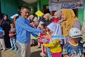 Easing the Burden on Parents, SDN 83 Lebong Distributes Free Sports Uniforms