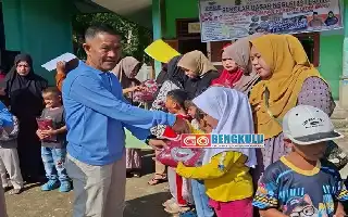Para aligerar la carga de los padres, SDN 83 Lebong distribuye uniformes deportivos gratuitos