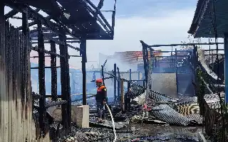 Fire Hits Densely Populated Settlement in Tanjung Redeb, Dozens of Vehicles Deployed
