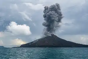Volcanic Activity Rises, Mount Anak Krakatau Status Raised to Level III (Alert)