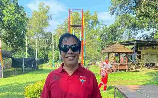 El mundo de la comedia indonesia está de luto: fallece Simson Rarameha 'Temon Templar'