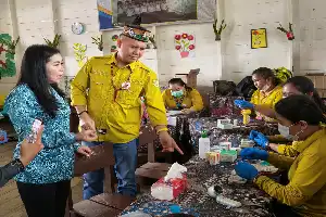 Уряд округу Гунунг-Мас об'єднує безкоштовні медичні послуги та соціальні ринки заради добробуту громадян