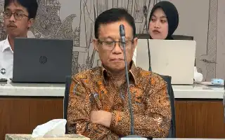 Joko Widodo's Political Safari Seen as Risky to National Economic Stability