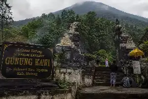 Responding to Mount Kawi Pesugihan Issue, Minister of Culture Emphasizes the Importance of Preserving Traditions