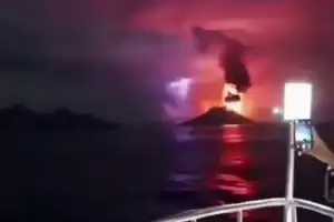 Agencia Geológica asegura que el video en circulación de la erupción del monte Anak Krakatau es falso