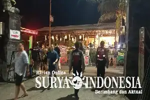 Vigilando la seguridad en los centros de ocio nocturno, la Policía de Badung intensifica las patrullas 'Blue Light' en Canggu