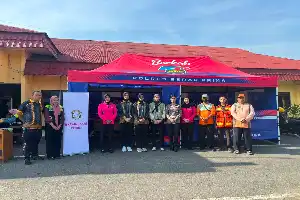 La Policía de Berau organiza 'Warung Berkah', ofreciendo servicios de salud y alimentos gratuitos para los ciudadanos
