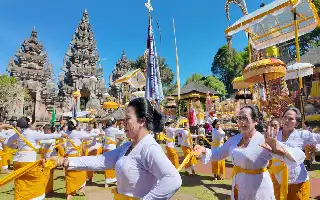 Piodalan of Pura Mandara Giri Semeru Agung: A Symbol of Spiritual and Economic Harmony at the Foot of the Mountain