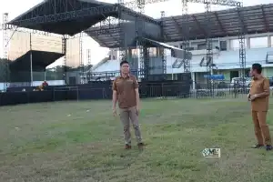 En vísperas de la noche de entretenimiento del 24.º aniversario de Murung Raya, el regente Heriyus asegura la preparación del estadio Willy M. Yoseph