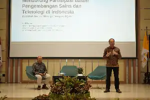 Reforzando la calidad docente, MAN 1 Yogyakarta adopta métodos globales de aprendizaje científico a través de un taller de la UGM