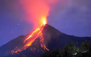 Mount Karangetang Effusively Erupts, Sitaro Residents Urged to Avoid 2.5-Kilometer Danger Radius