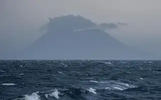 Alert Status of Mount Anak Krakatau: Bakauheni KSOP Bans Ships from Approaching within 5 Km Radius
