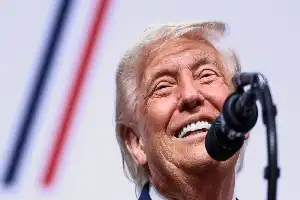 Laporan Etika Ungkap Donald Trump Raup Rp21,5 Triliun dari Bisnis Kripto Keluarga