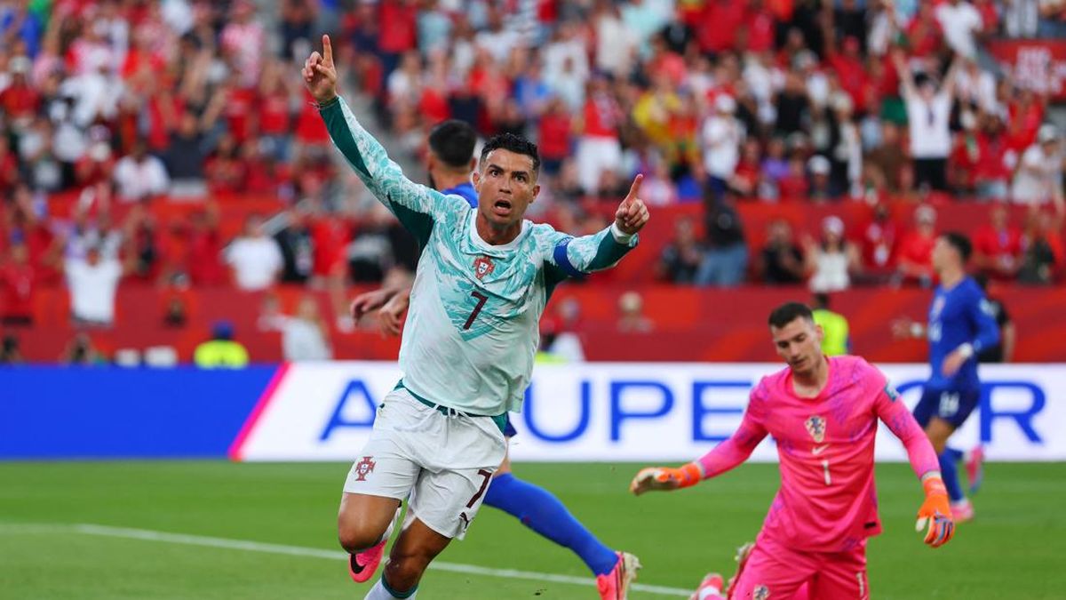 Euforia Fans di Toronto: Ronaldo Disambut Bak Pahlawan di Hotel Timnas Portugal