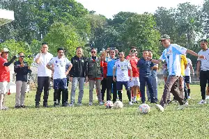Fortaleciendo la sinergia, el alcalde Ratu Dewa elogia evento deportivo de prensa en Palembang