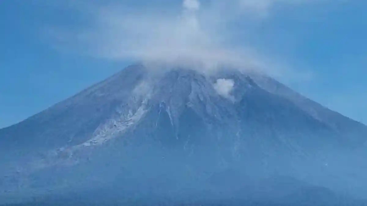 Aktivitas Vulkanik Meningkat: Warga Diminta Hindari Jalur Bahaya Gunung Semeru