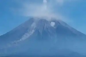 Volcanic Activity Increases: Residents Urged to Avoid Mount Semeru's Danger Zones