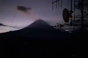 Gunung Semeru Kembali Erupsi, Awan Panas Guguran Capai Jarak 4 Kilometer