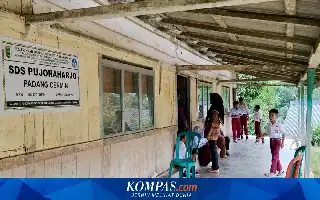 Безмежна відданість: історія вчительки на вершині гори Песаваран, яка навчає 10 учнів за мізерну оплату