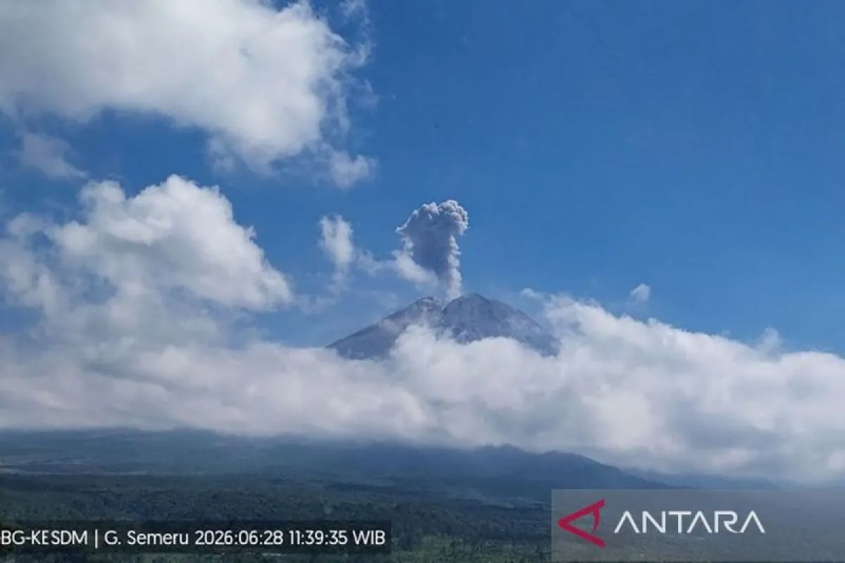Aktivitas Vulkanik Meningkat: Gunung Semeru Empat Kali Erupsi dalam Sehari