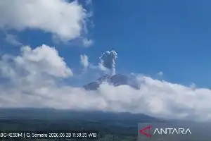 Mount Semeru Erupts Again, Alert Status Remains in Place