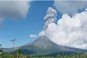 Volcanic Ash from Mount Lewotobi Laki-laki Forces Full Closure of Frans Seda Airport