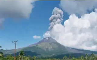 Volcanic Ash from Mount Lewotobi Laki-laki Forces Full Closure of Frans Seda Airport